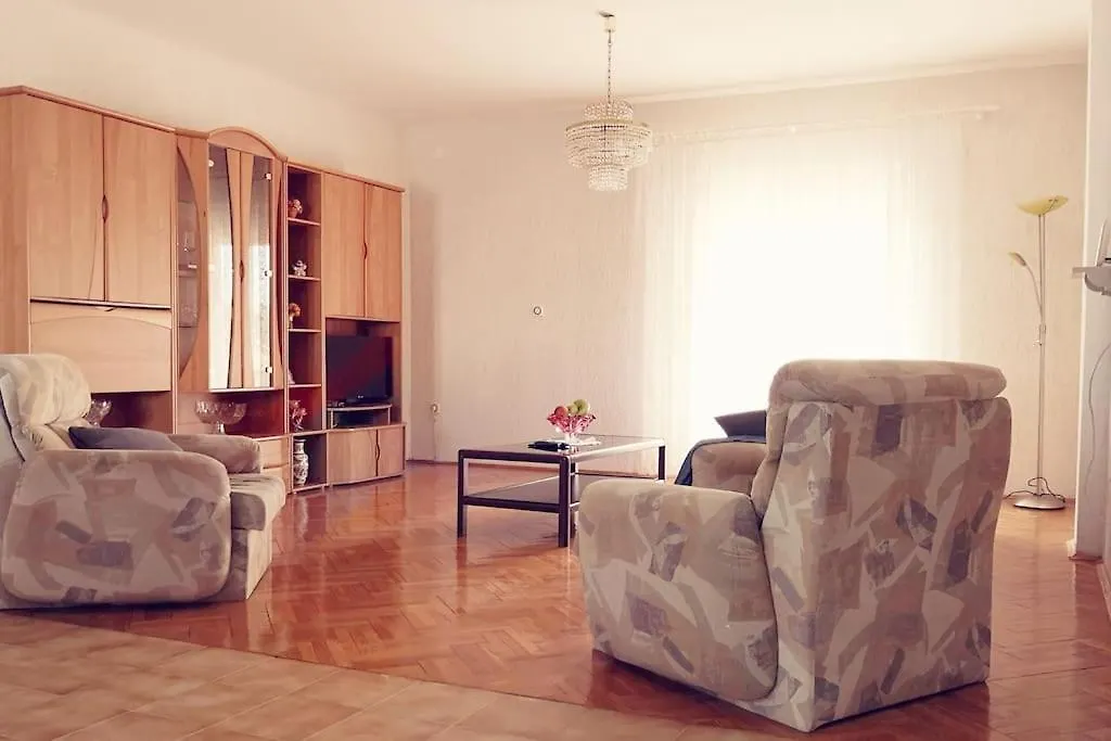 Apartman Luna Sajini 0*,