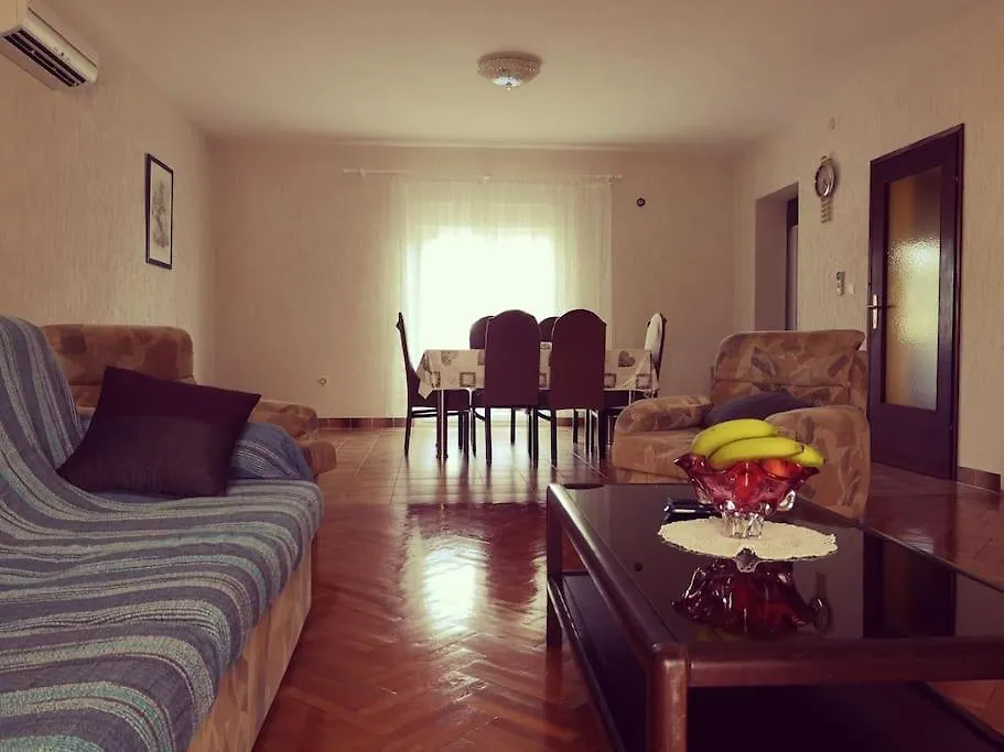 Apartman Luna Sajini
